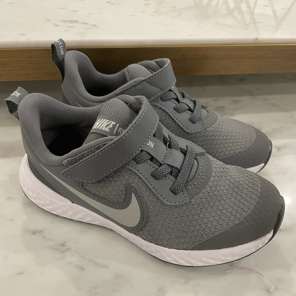 Kids Nike Revolution